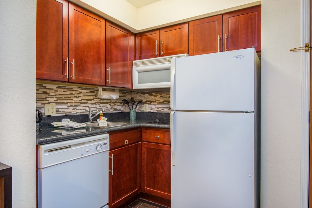 Staybridge Suites Allentown West by IHG - photo 7