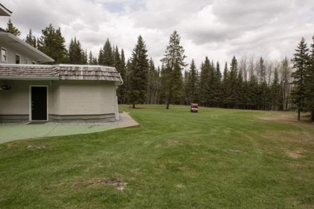Sleepy Creek Country Manor in Calgary, Canada