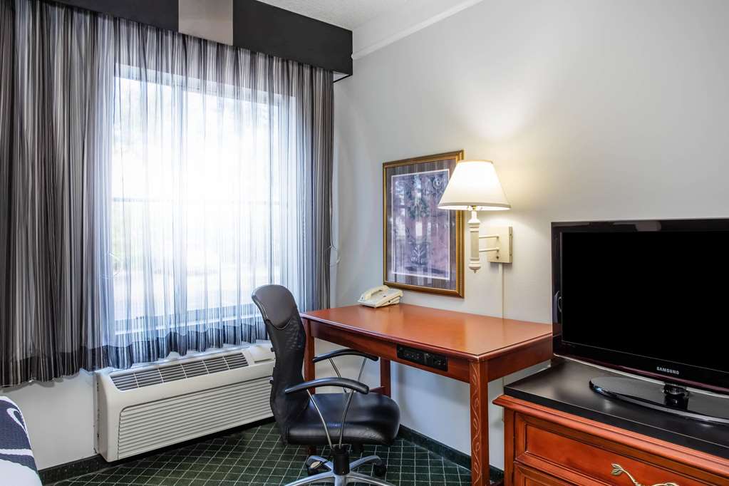 La Quinta Inn & Suites by Wyndham Melbourne Viera - photo 25