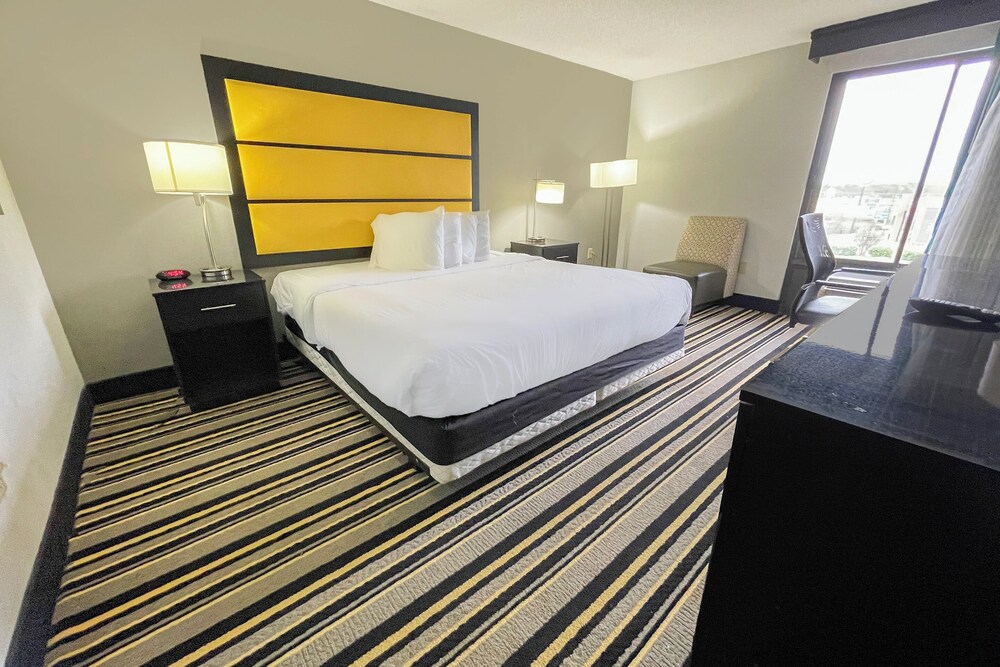 La Quinta Inn & Suites by Wyndham Jackson North - photo 8