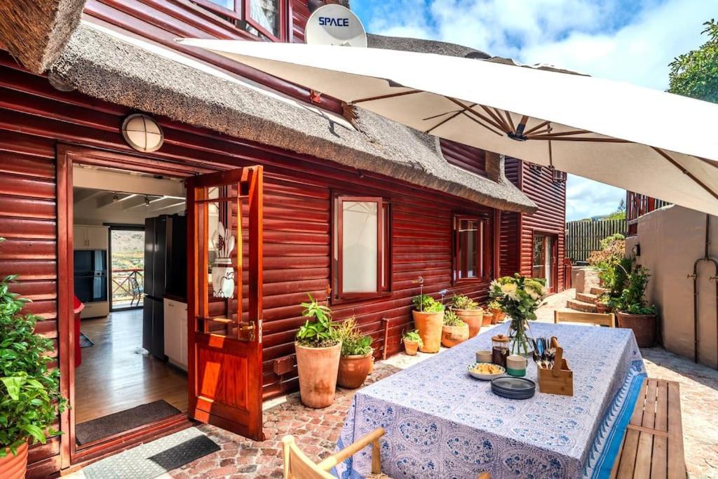 Stunning Glencairn home close to beach