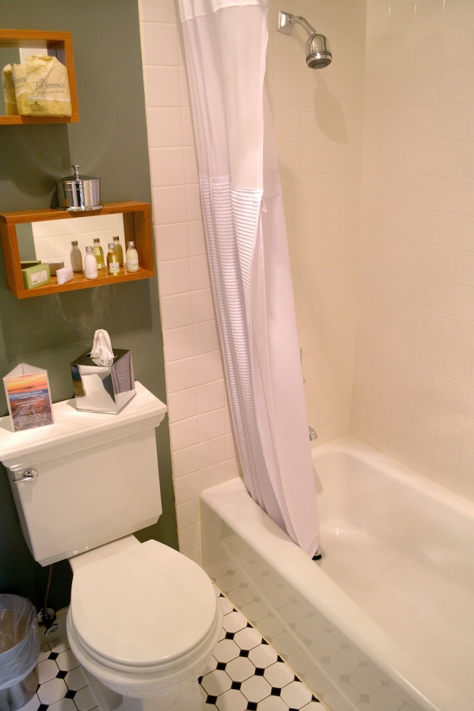 Majestic Inn & Spa - photo 24