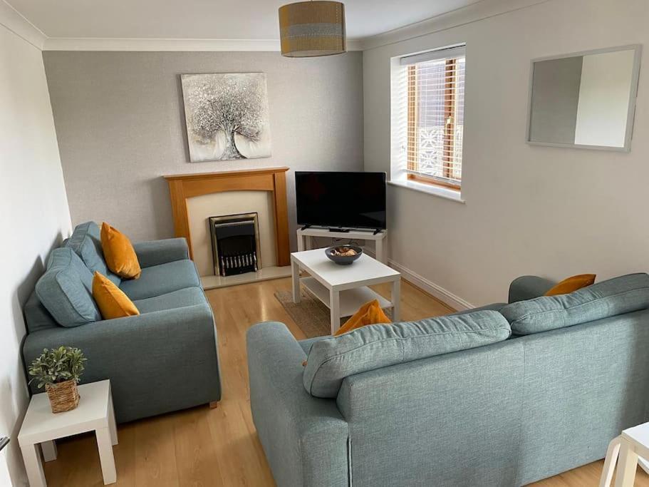 Modern 2 Bedroom Flat By Escape And Estates Short Lets And Serviced Accommodation Oldbury With Free Parking 20674251 — Oldbury