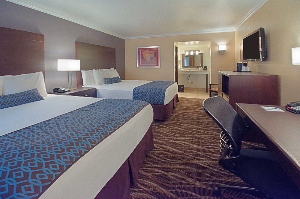 Tempe Phoenix Airport InnSuites at the Mall Hotel - photo 15