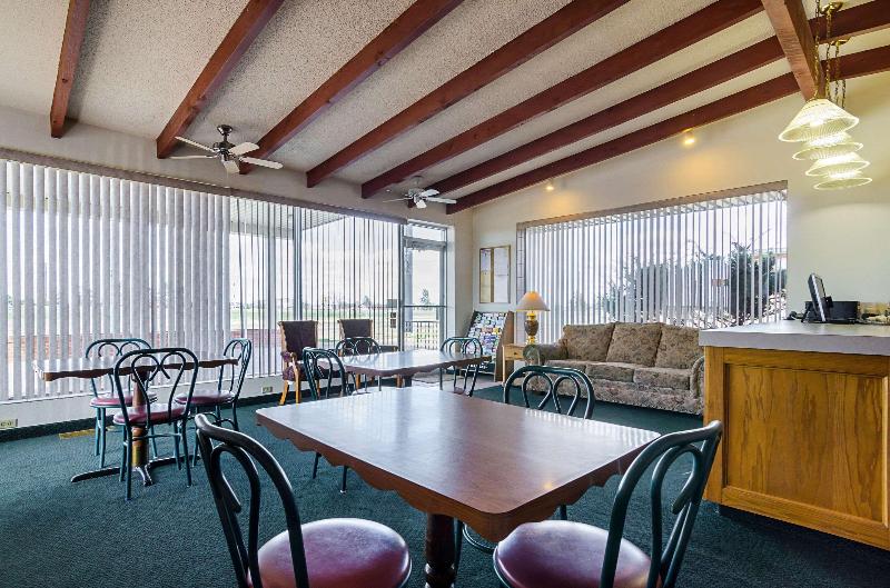 Econo Lodge Wakeeney - photo 12