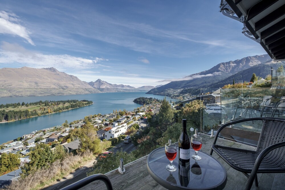 The Eagles Nest — 4-Star Luxury Hotel in Queenstown, New Zealand