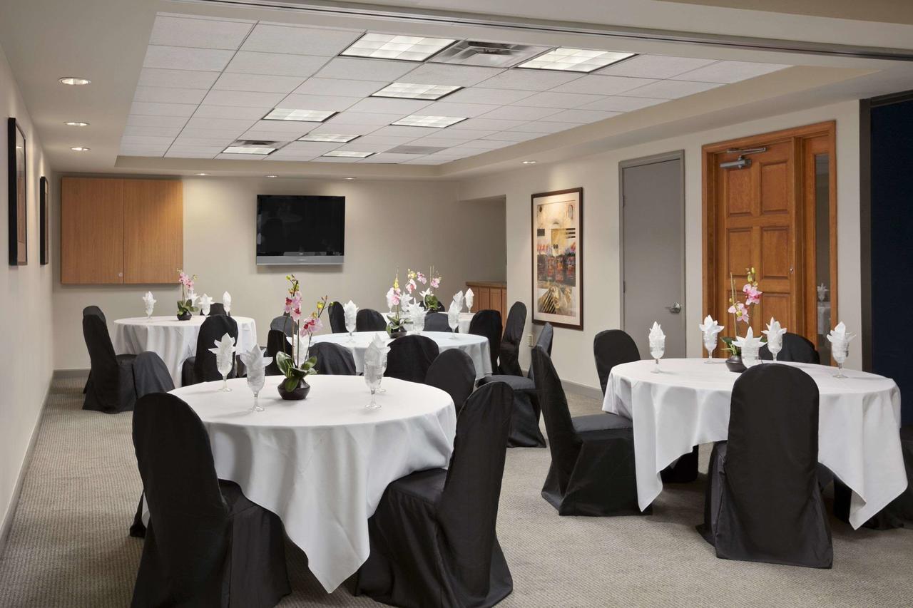 Hawthorn Suites by Wyndham Overland Park — hotel in Overland Park