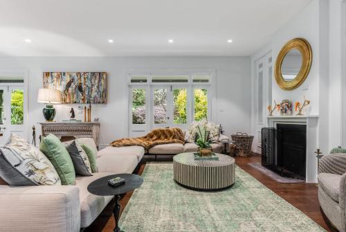Villa Northcote Luxurious 4BR Wood Fireplace Leura — 4-Star Luxury Hotel in Leura, Australia