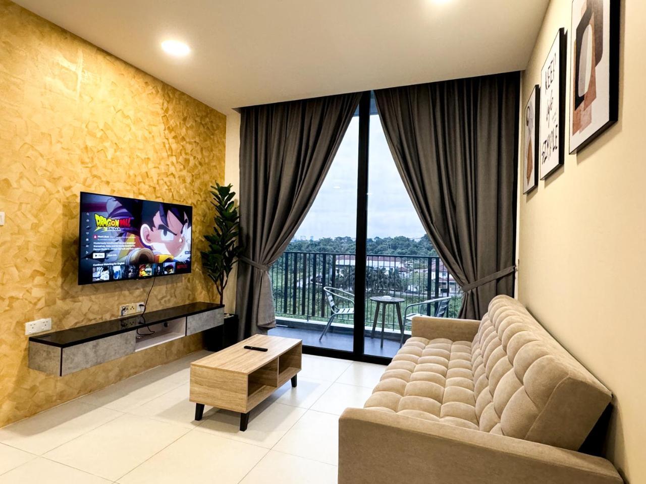 The Podium 3R2B Free 2 Parking 12 Pax D333 — 4-Star Luxury Hotel in Kuching, Malaysia