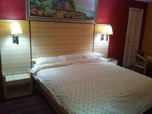 Ashburn Inn Of Manning - photo 11