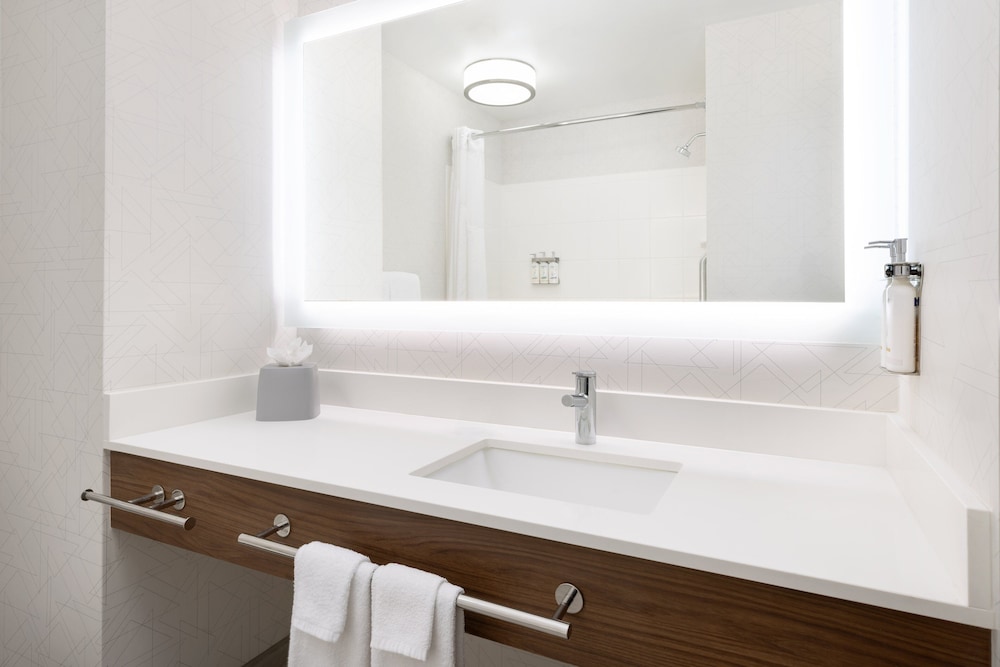 Holiday Inn Express Las Vegas South - photo 16