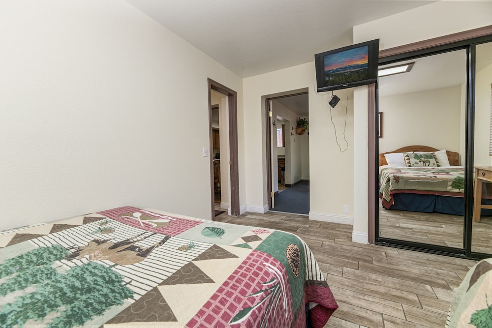 Big Bear Lakefront Lodge - photo 20