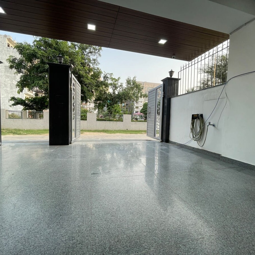 Relaxing 1 Bhk Service Apartment With Balcony Gym