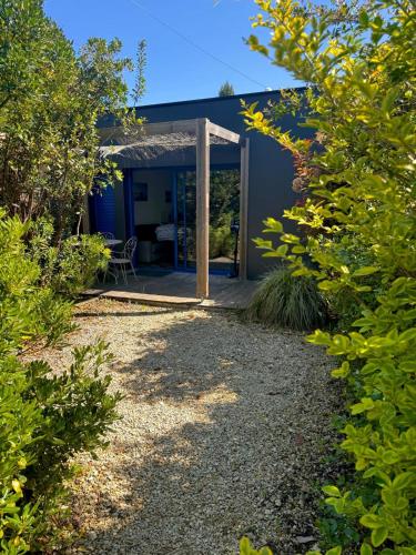 Studio Entre Bois Et Mer Chez Mathilde Et Jeremy in Andernos-Les-Bains, France
