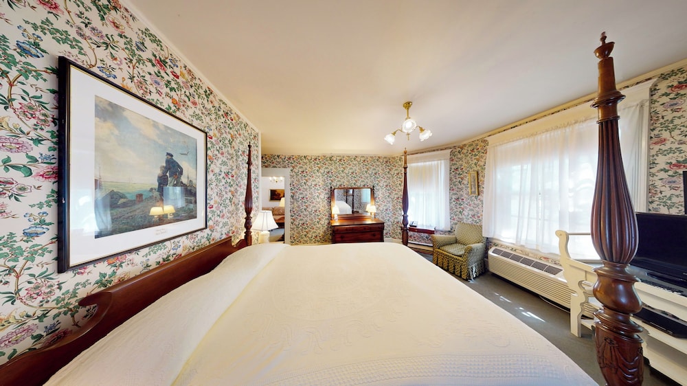 The Red Lion Inn - photo 41