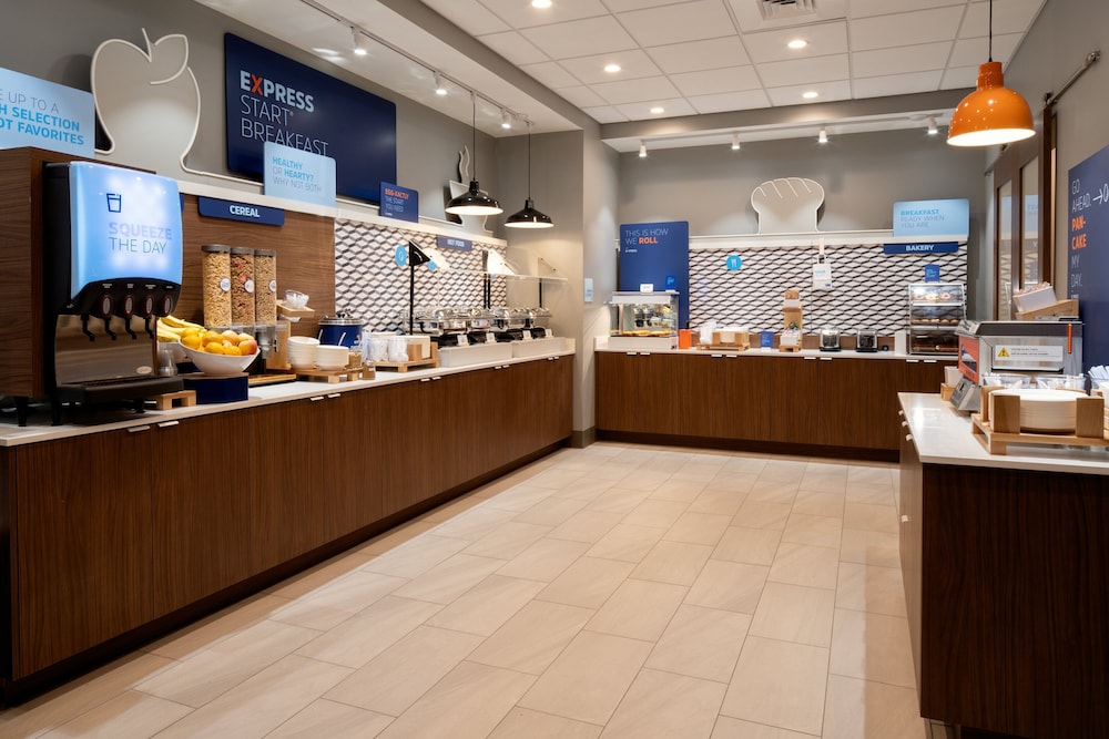 Holiday Inn Express and Suites Hollister by IHG - photo 46