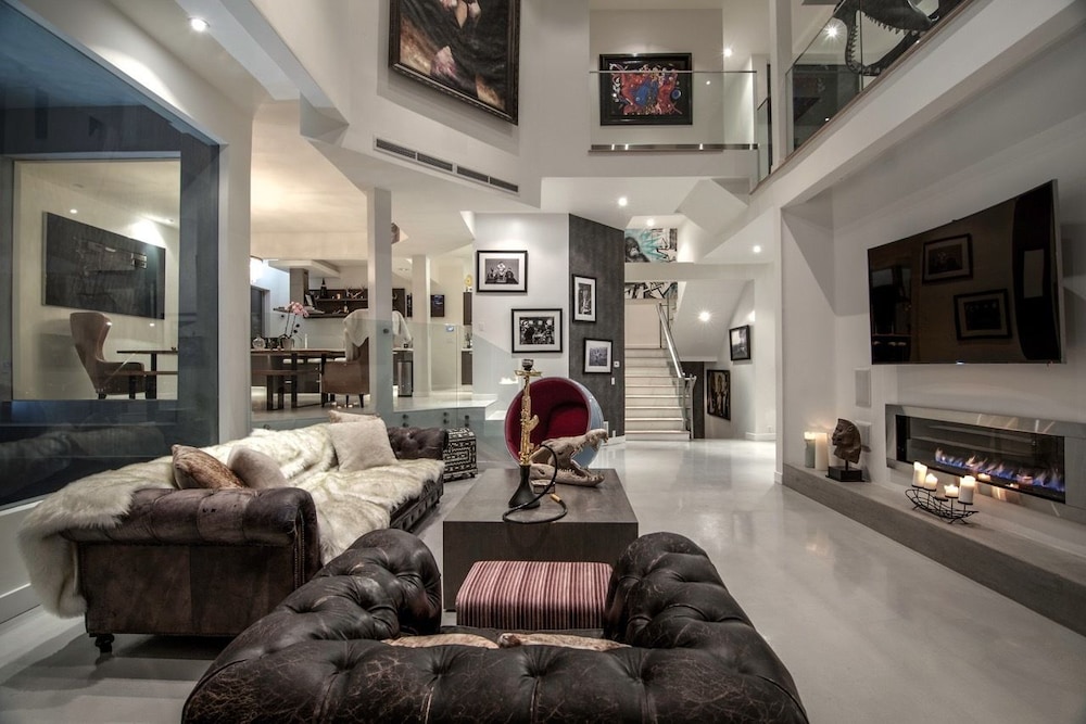 Sunset Plaza Modern — 4-Star Luxury Hotel in West Hollywood, United States