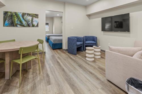 Seaport Suites - photo 9