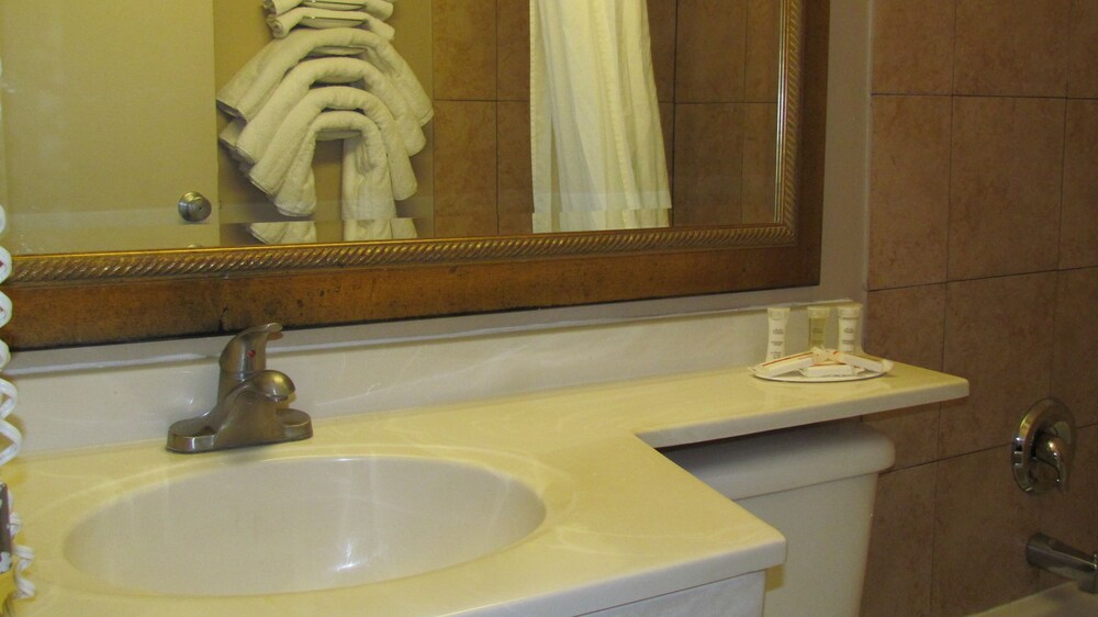 USA Inn and Suites Springfield Ohio - photo 14