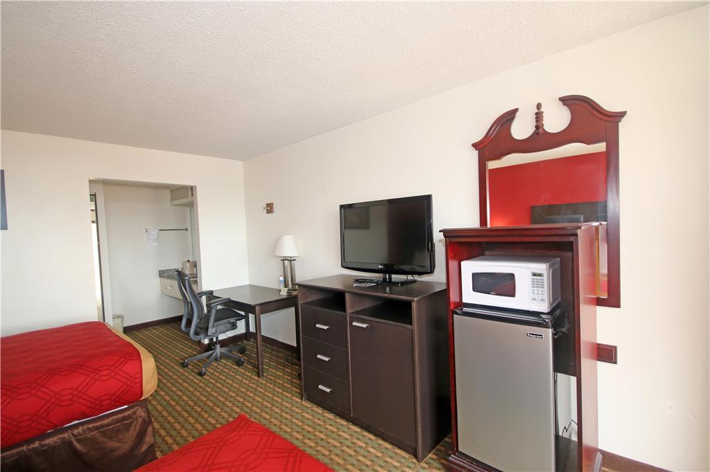 Econo Lodge Pilot Mountain - photo 9