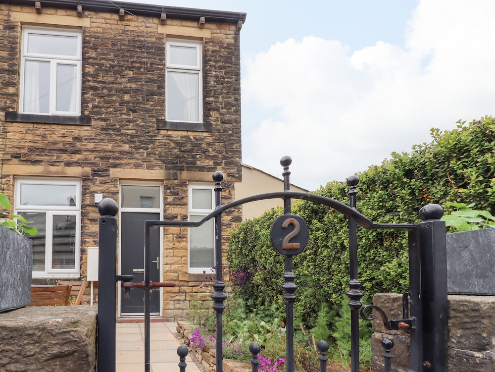 2 James Street — Keighley