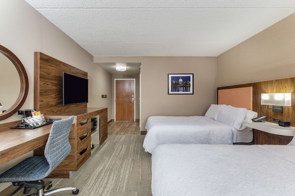 Hampton Inn Harrisburg East - photo 17
