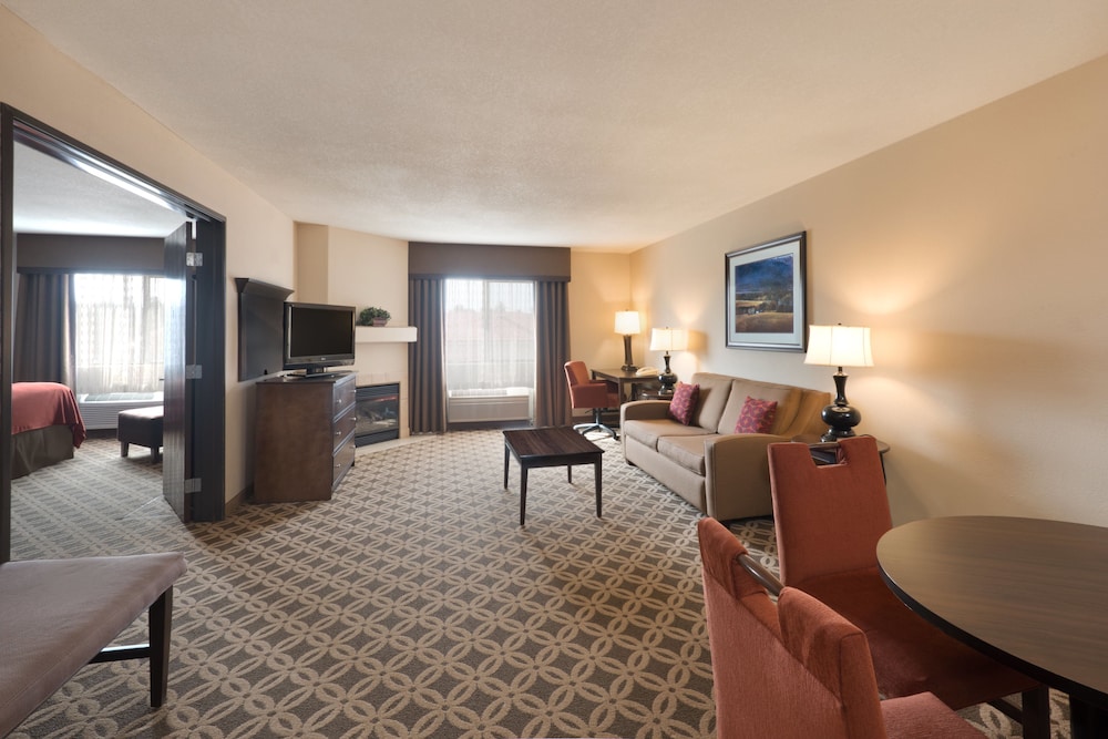 Holiday Inn Express Show Low by IHG - photo 8