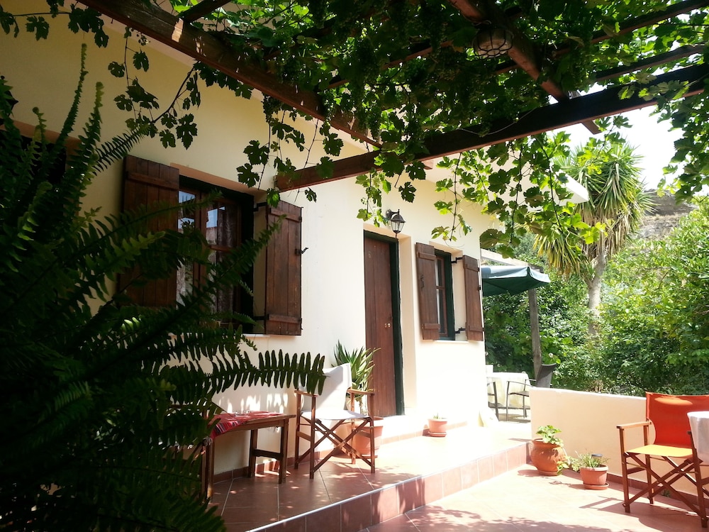 Hariklia Rent Rooms — Zaros — photo 5