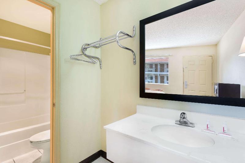 Days Inn Ashburn - photo 5
