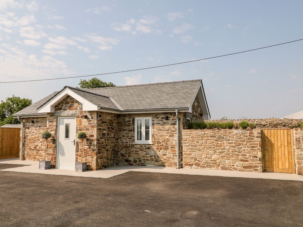 Pear Tree Cottage — 4-Star Luxury Hotel in Saltash, United Kingdom