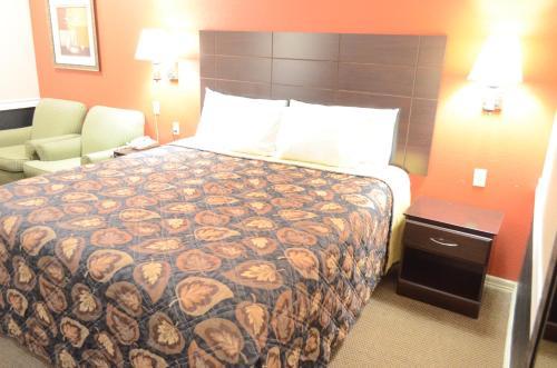 Budget Host Inn & Suites - photo 11