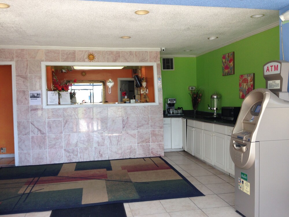 Super 8 by Wyndham Portsmouth Norfolk - photo 5