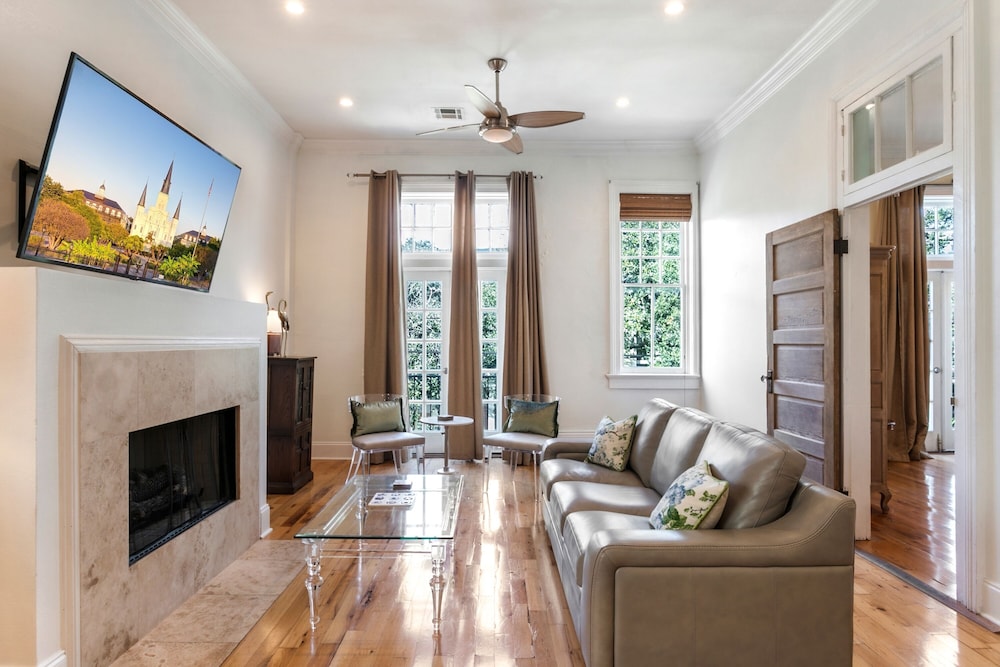 Spacious 3BR Condo in New Orleans — 4-Star Luxury Hotel in New Orleans, United States