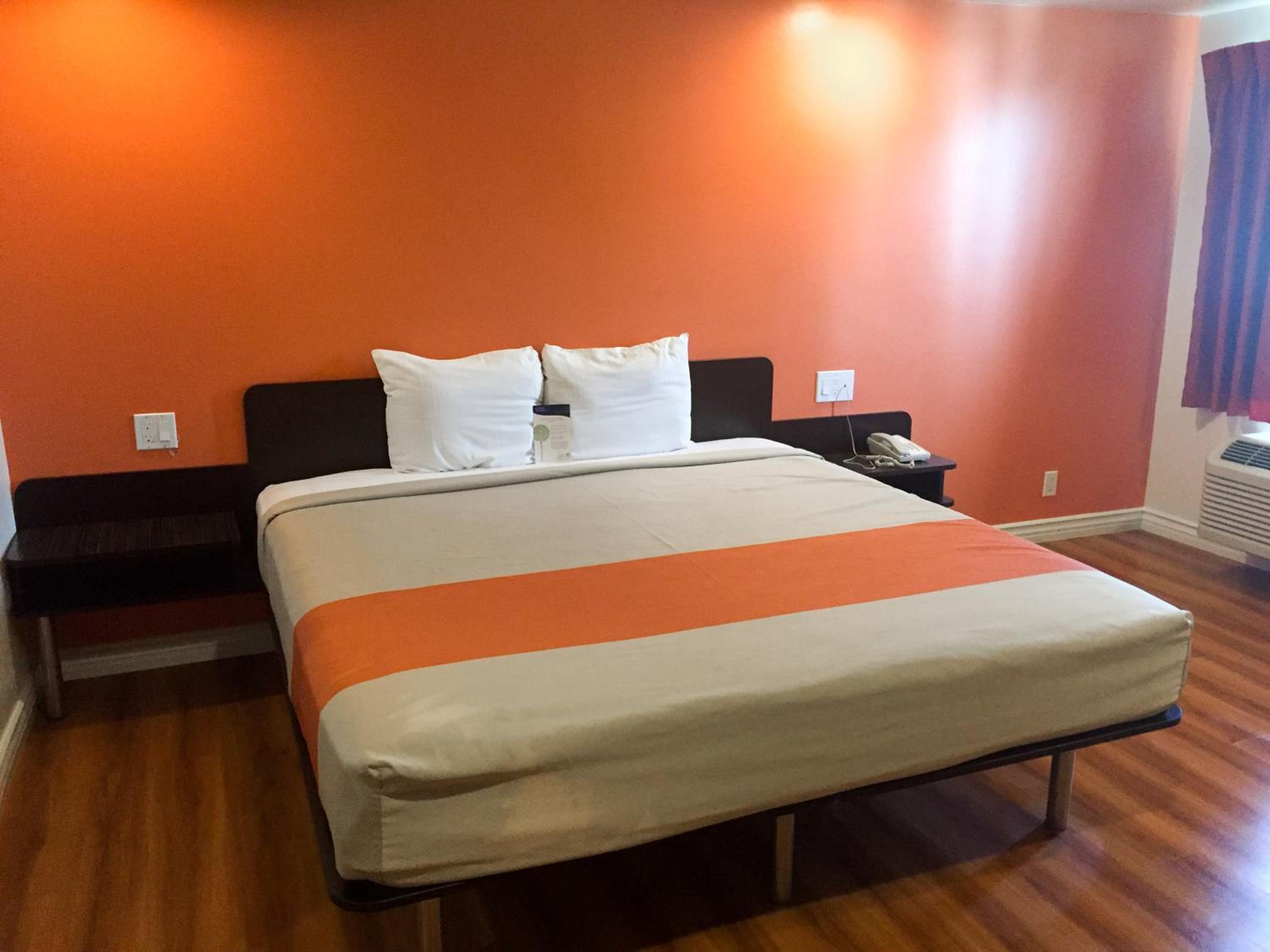 Motel 6 Gardena - photo 15