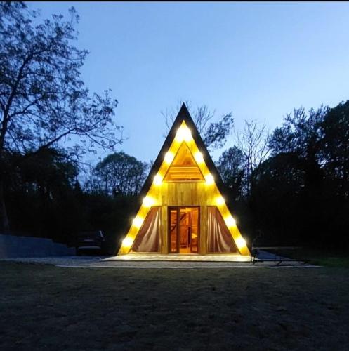 Luna kuća Devojački bunar in Banatski Karlovac, Serbia