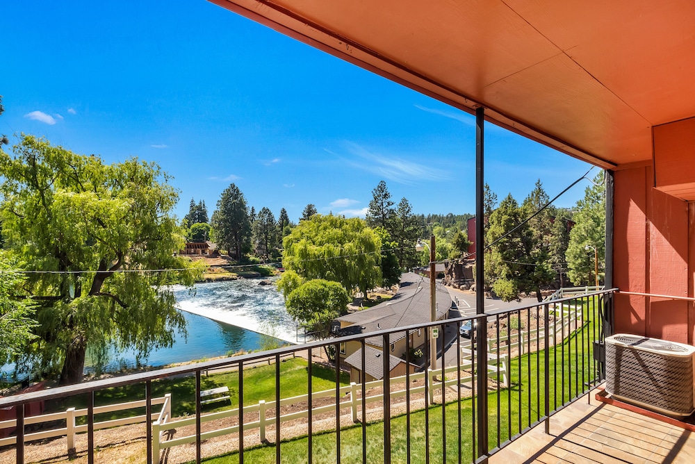 Bend Riverside Inn & Suites - photo 287
