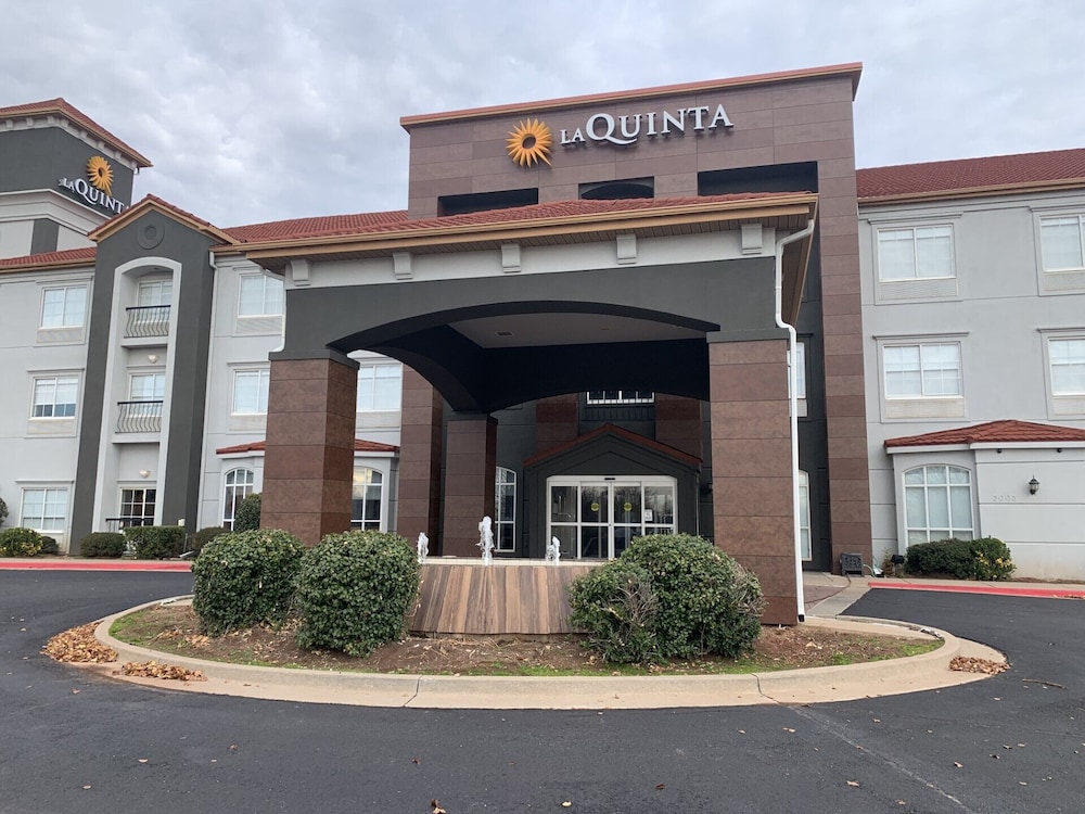 La Quinta Inn & Suites by Wyndham OKC North Quail Springs - featured photo