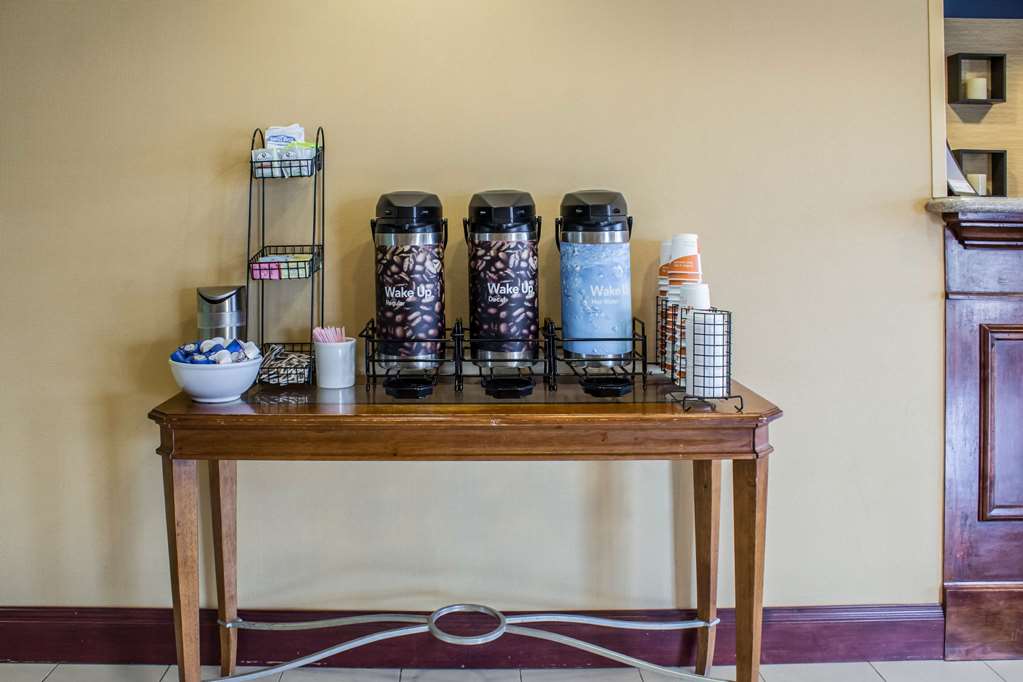 Econo Lodge Ankeny Des Moines - photo 3