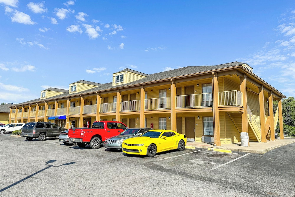 Bonita Lakes Inn by Capital O Meridian I20 - photo 86