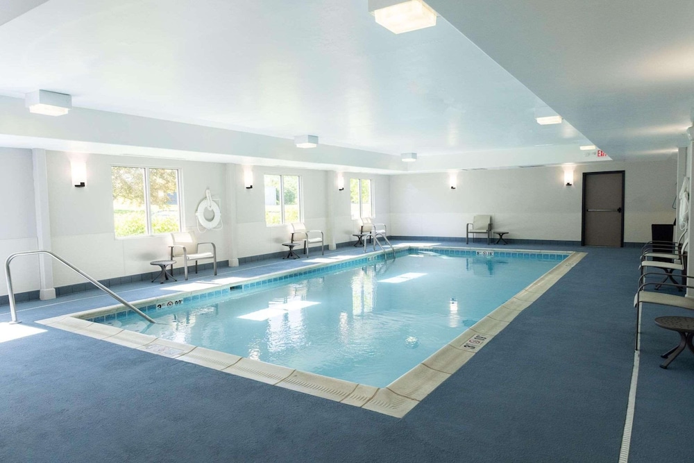 Holiday Inn Express Hotel & Suites Elizabethtown