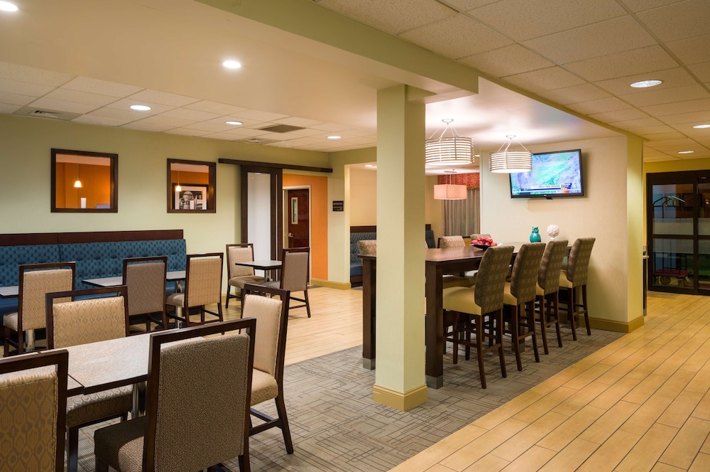 Hampton Inn Danville - photo 4