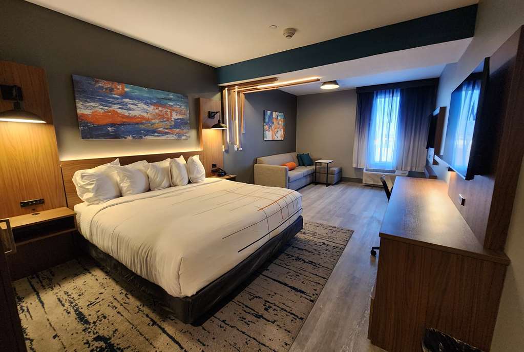 La Quinta Inn & Suites by Wyndham Del Rio - photo 27