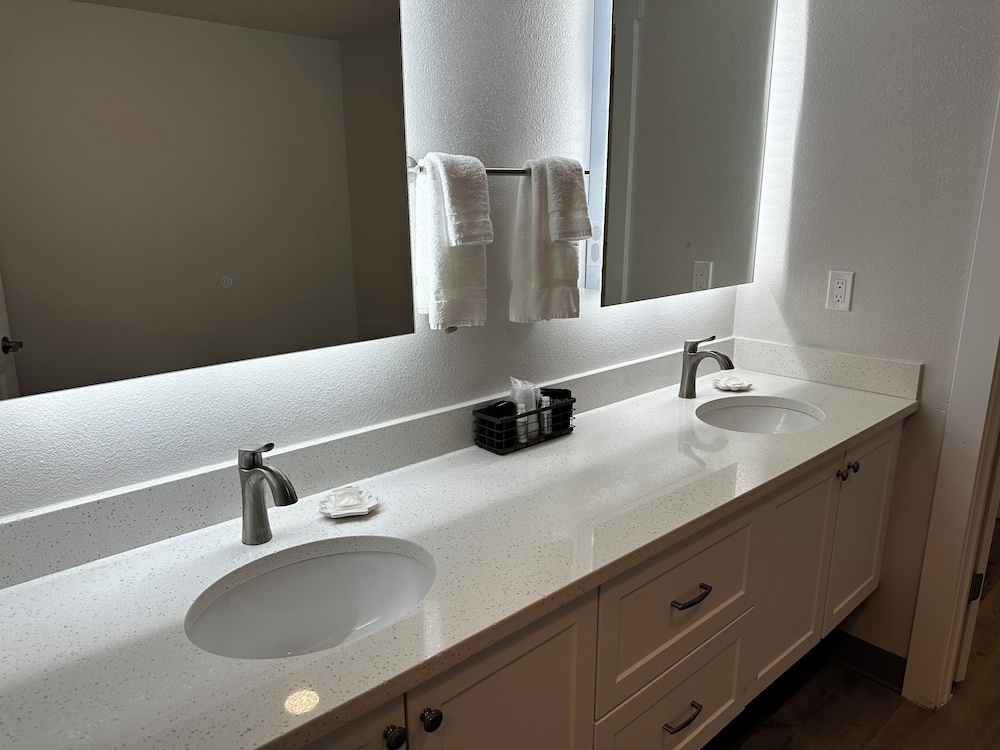 West Beach Suites - photo 96