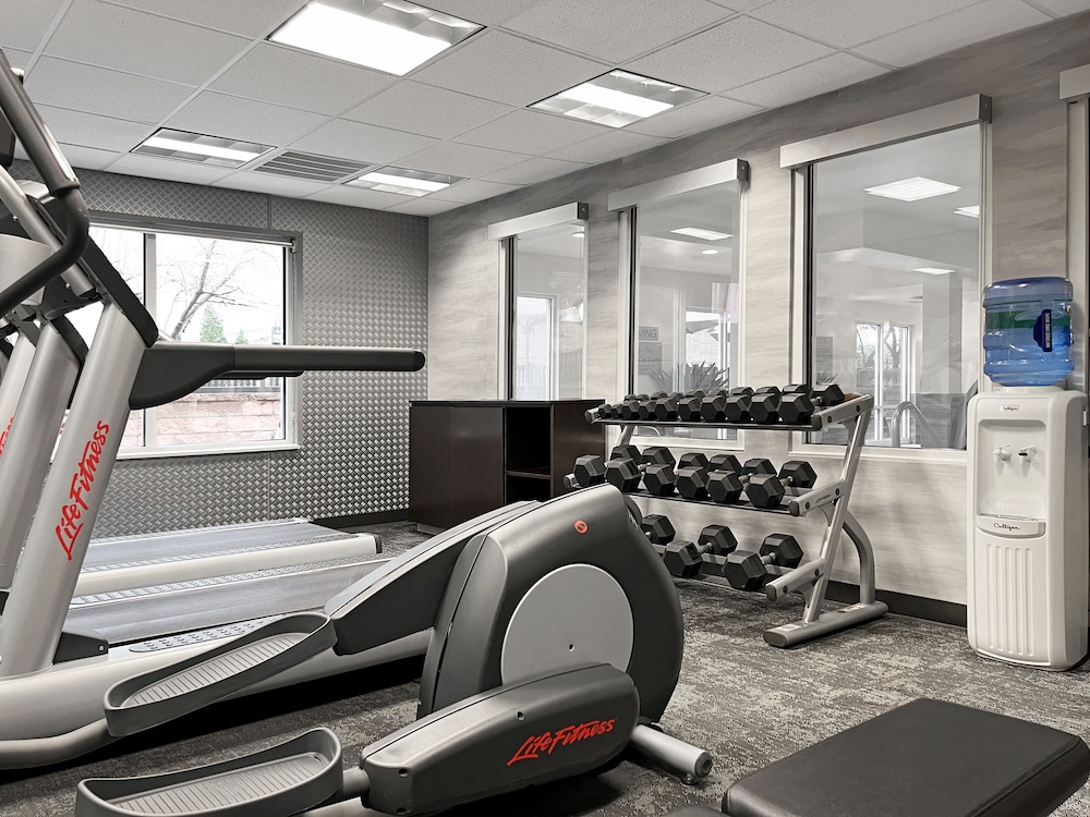 Fairfield Inn & Suites by Marriott Rogers - photo 21