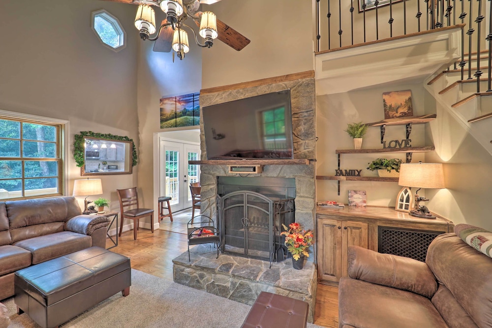 Golf and Resort Amenities Newland Mountain Cabin - photo 2