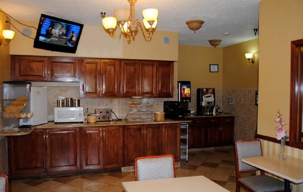 Geneva Motel Inn - photo 35