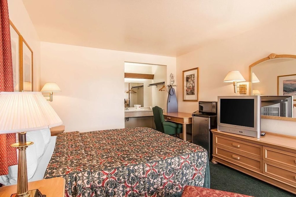 Ashland Valley Inn - photo 8