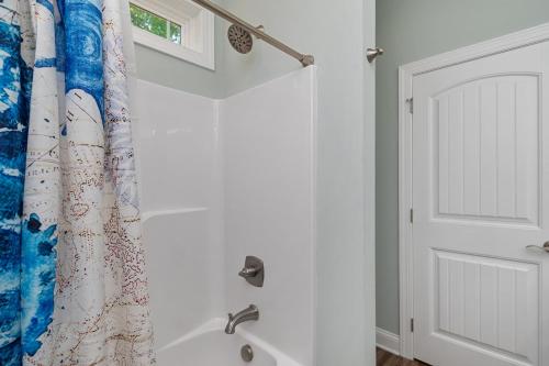 Pawsitively Paradise by Oak Island Accommodations - photo 9