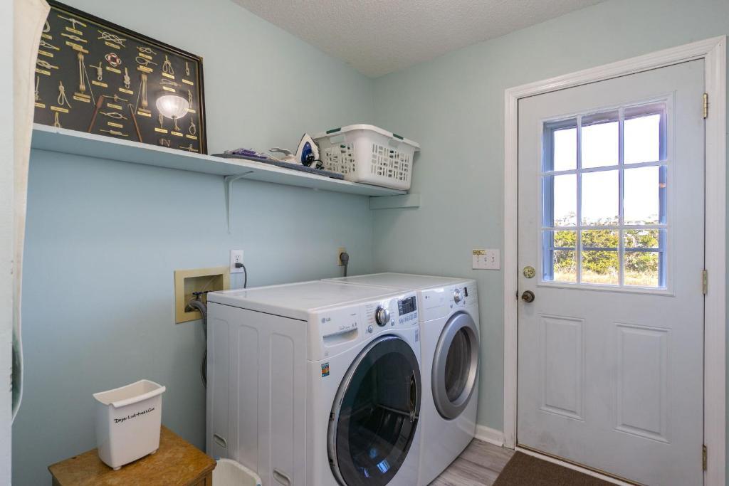 See Otter by Oak Island Accommodations - photo 22