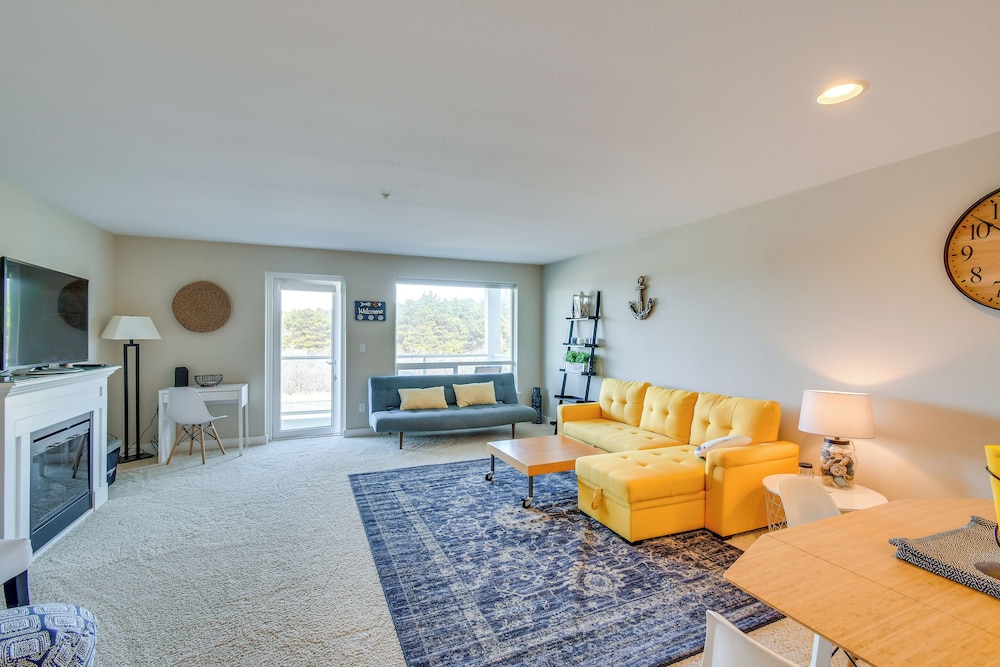 Westport Vacation Rental Walk to Beach — 4-Star Luxury Hotel in Westport, United States